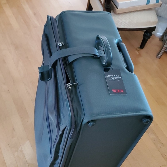 Tumi wheel-a-way 32" packing case - Picture 3 of 8